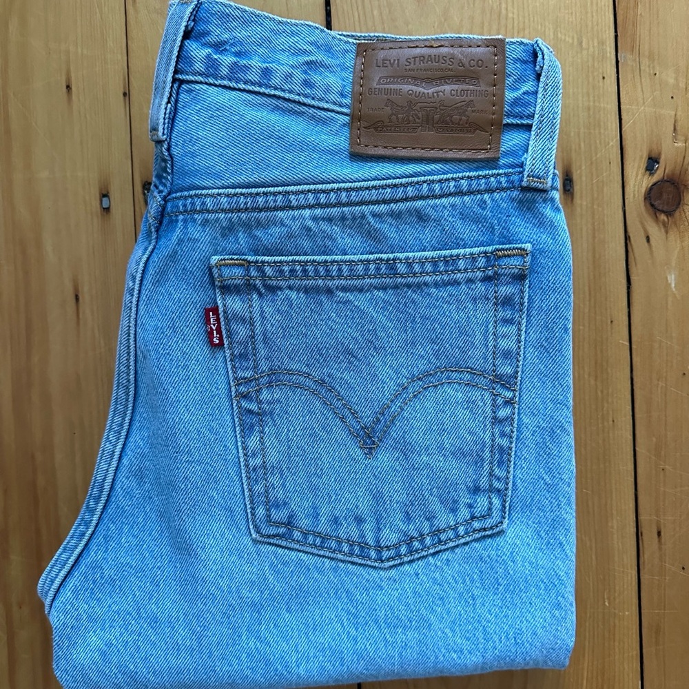 Levi’s Premium Wedgie Straight Raw Hem